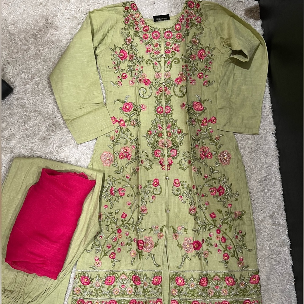 Beautiful green and pink Kurta set with detailed hand work embroidery - Picture 1 of 4